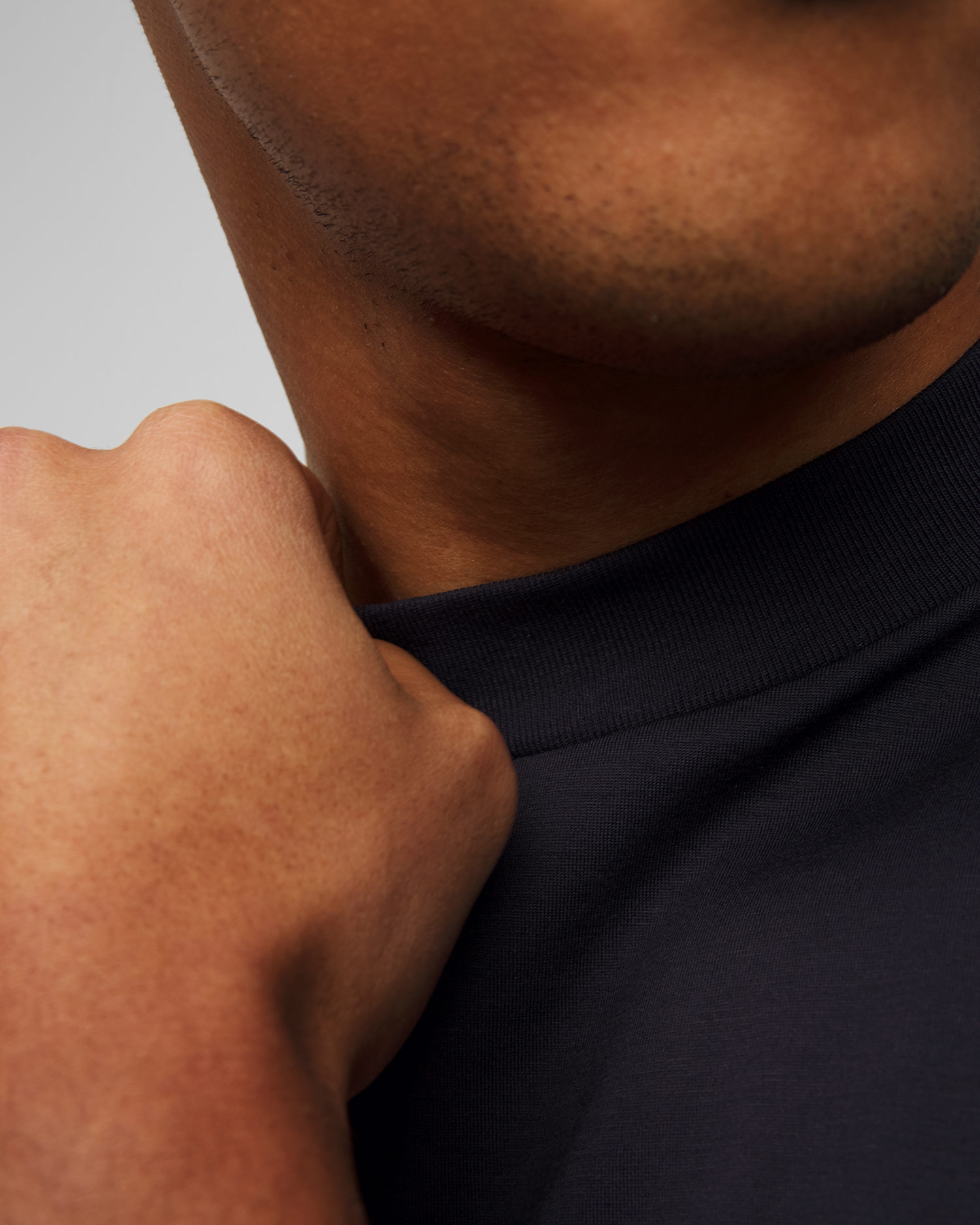 Tmavě modré pánské tričko Sunspel